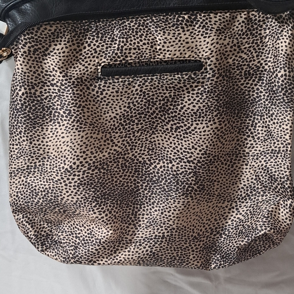 Black & White Strip PVC Leather Shoulder/Crossbody Bag EUC - Picture 9 of 15